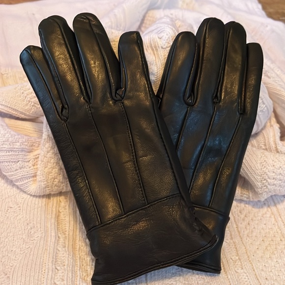 Accessories - NWOT beautiful 100% leather black fleece lined gloves. Very soft,supple leather.